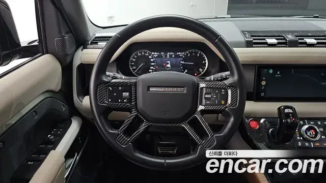 Land Rover Defender 2022 — Photo 35/37