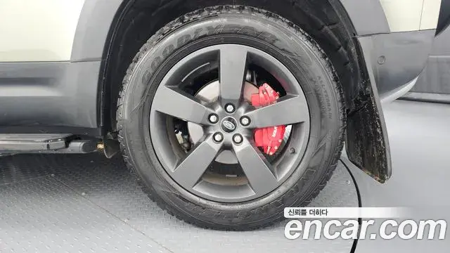 Land Rover Defender 2022 — Photo 15/37