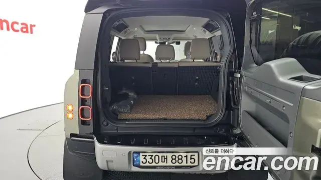 Land Rover Defender 2022 — Photo 24/37