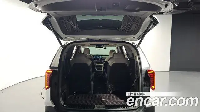 Kia Carnival 2025 — Şəkil 22/34