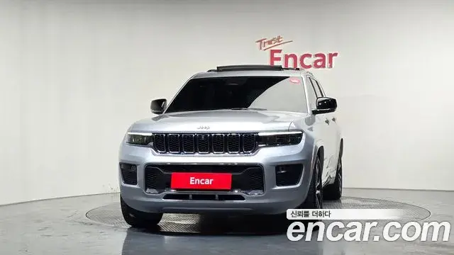 Jeep Grand Cherokee 2021 — ფოტო 26/32