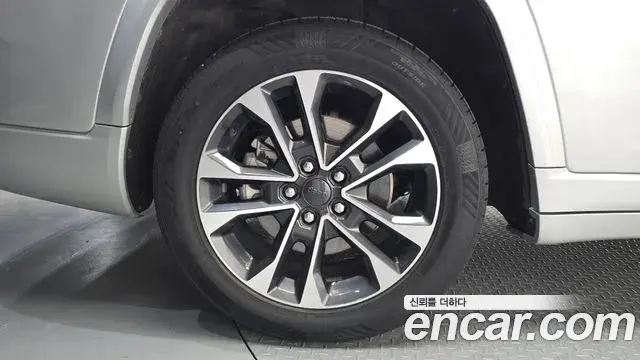 Jeep Grand Cherokee 2021 — ფოტო 5/32