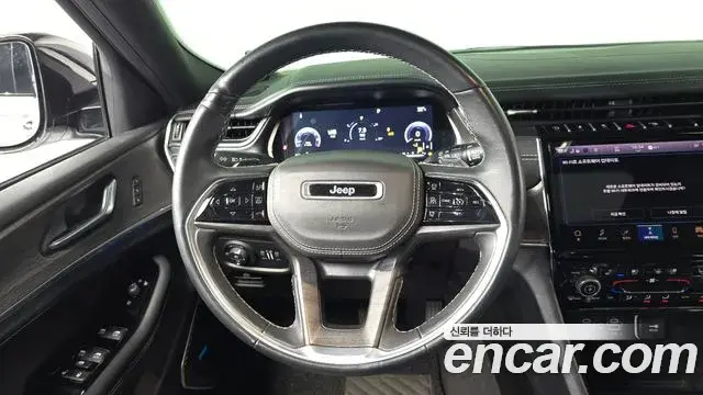 Jeep Grand Cherokee 2021 — ფოტო 18/32