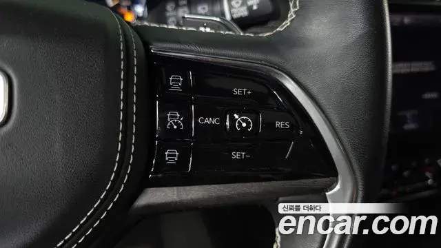 Jeep Grand Cherokee 2021 — ფოტო 27/32
