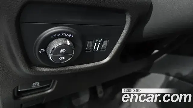 Jeep Grand Cherokee 2021 — ფოტო 9/32