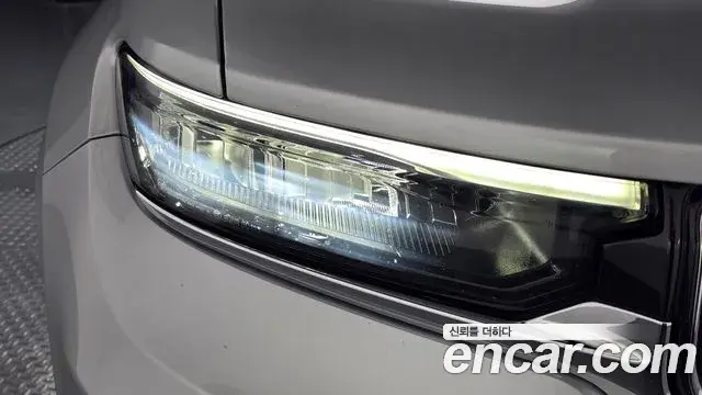 Jeep Grand Cherokee 2021 — ფოტო 23/32