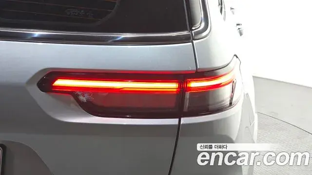 Jeep Grand Cherokee 2021 — ფოტო 16/32