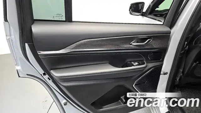 Jeep Grand Cherokee 2021 — ფოტო 24/32