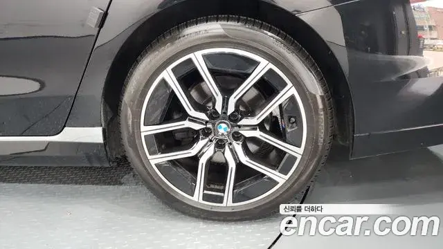 BMW 7 Series 2023 — Şəkil 21/40