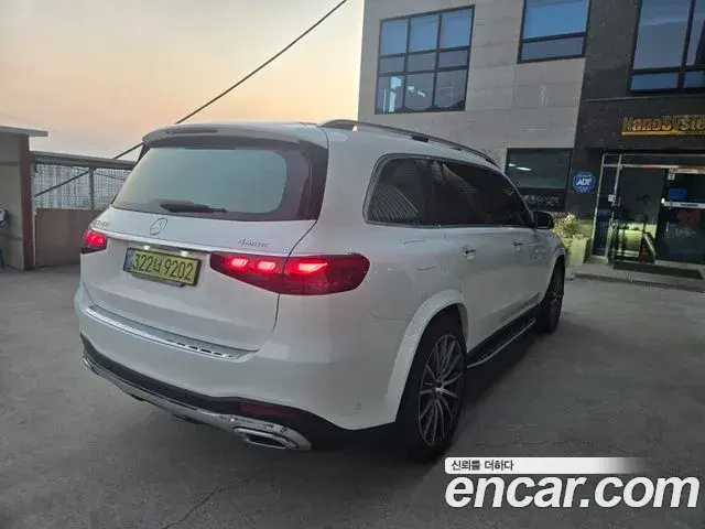 Mercedes-Benz GLS-Class 2025 — Photo 6/16