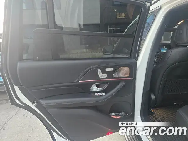 Mercedes-Benz GLS-Class 2025 — Photo 10/16