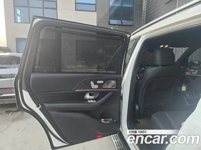 Mercedes-Benz GLS-Class 2025 — Photo 16/16