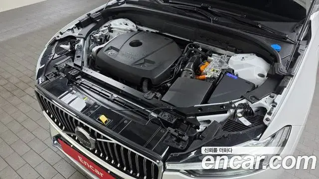 Volvo XC60 2025 — Photo 19/34