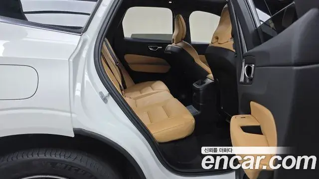 Volvo XC60 2025 — Photo 8/34