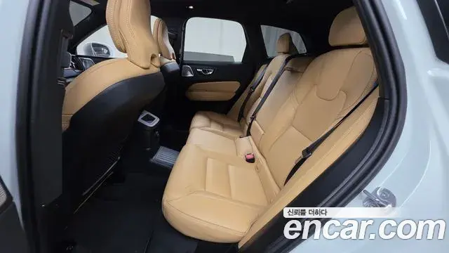 Volvo XC60 2025 — Photo 4/34