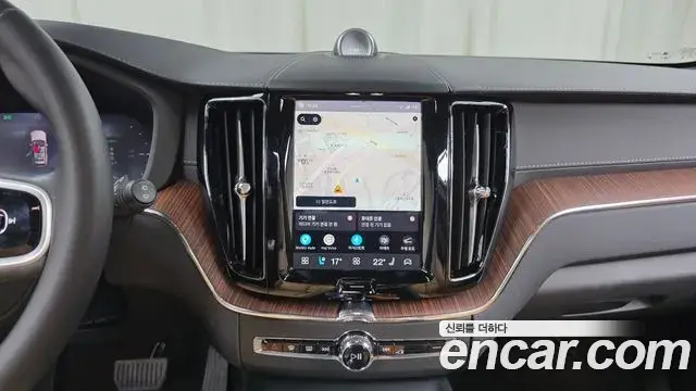 Volvo XC60 2025 — Photo 29/34