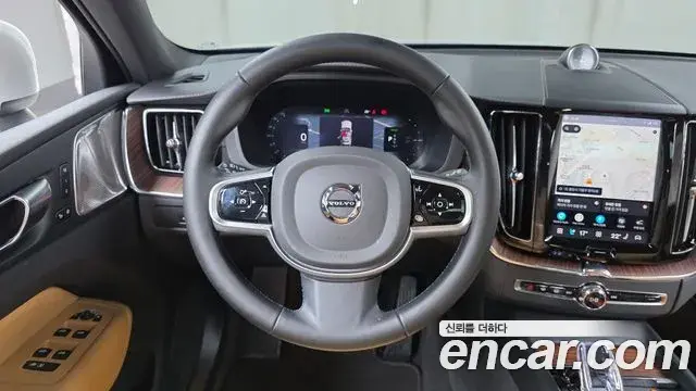 Volvo XC60 2025 — Photo 17/34