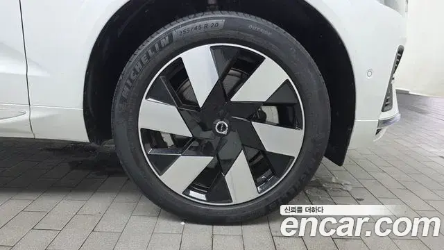 Volvo XC60 2025 — Photo 31/34
