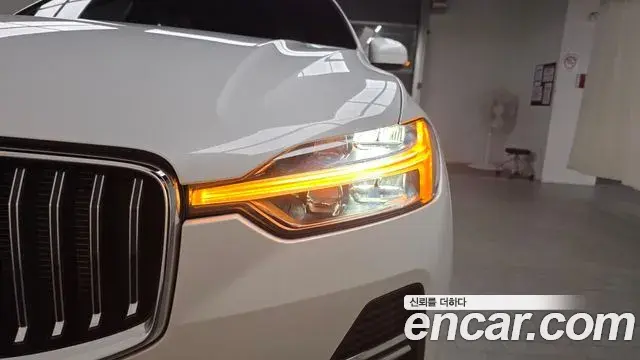 Volvo XC60 2025 — Photo 18/34