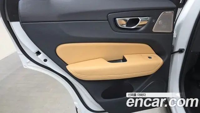 Volvo XC60 2025 — Photo 14/34