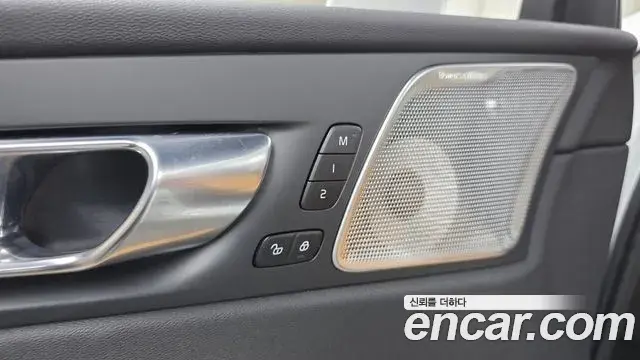 Volvo XC60 2025 — Photo 9/34