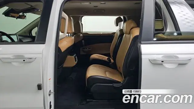 Kia Carnival 2021 — Photo 2/20