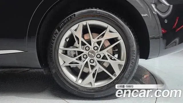 Genesis GV70 2023 — Photo 29/33