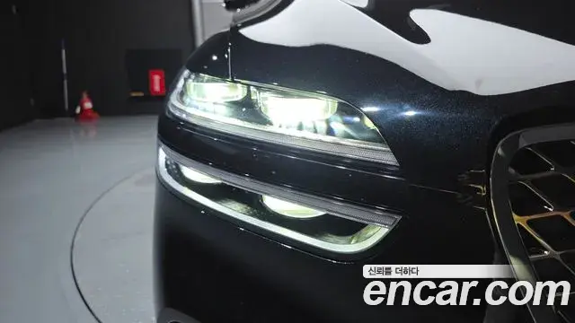 Genesis GV70 2023 — Photo 28/33