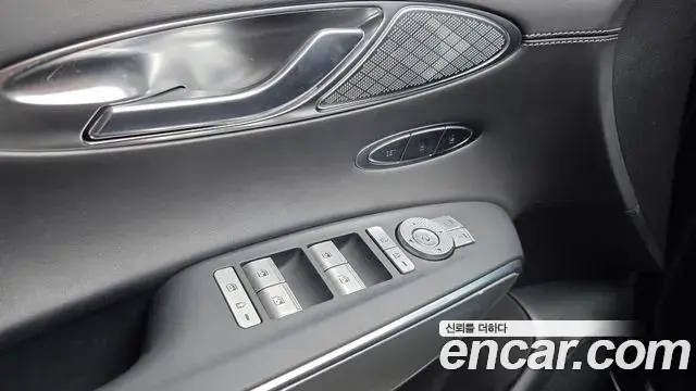 Genesis GV70 2023 — Photo 3/33