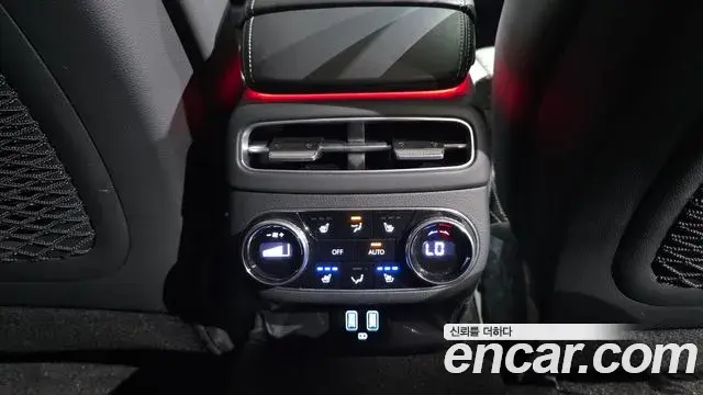 Genesis GV70 2023 — Photo 16/33