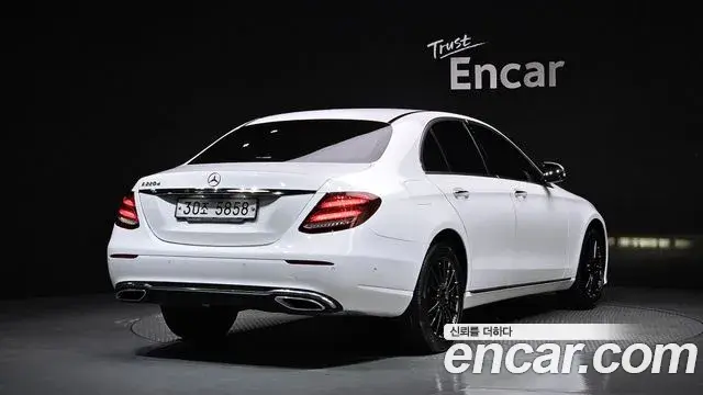 Mercedes-Benz E-Class 2019 — Şəkil 17/20