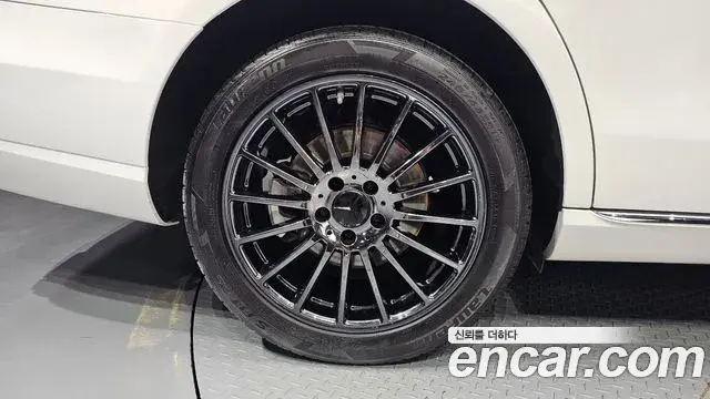 Mercedes-Benz E-Class 2019 — Şəkil 11/20