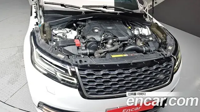 Land Rover Range Rover Velar 2018 — ფოტო 16/32