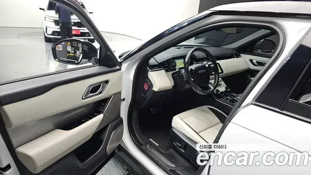 Land Rover Range Rover Velar 2018 — ფოტო 17/32