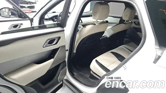 Land Rover Range Rover Velar 2018 — ფოტო 21/32
