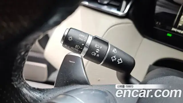 Land Rover Range Rover Velar 2018 — ფოტო 7/32