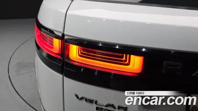 Land Rover Range Rover Velar 2018 — ფოტო 9/32