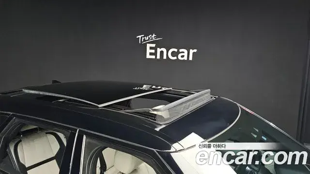 Land Rover Range Rover Velar 2018 — ფოტო 10/32