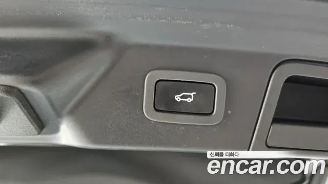 Land Rover Range Rover Velar 2018 — ფოტო 4/32