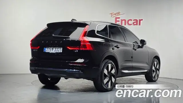 Volvo XC60 2025 — Фото 1/20