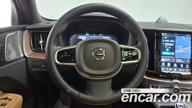 Volvo XC60 2025 — Фото 14/20