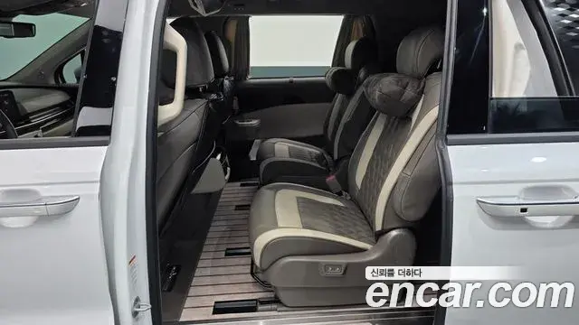 Kia Carnival 2024 — Şəkil 35/40