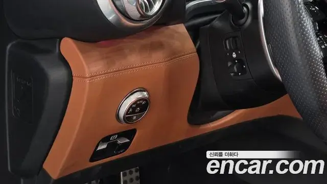 Mercedes-Benz SL-Class 2023 — Photo 9/20