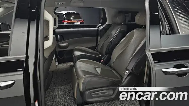 Kia Carnival 2025 — Şəkil 29/35