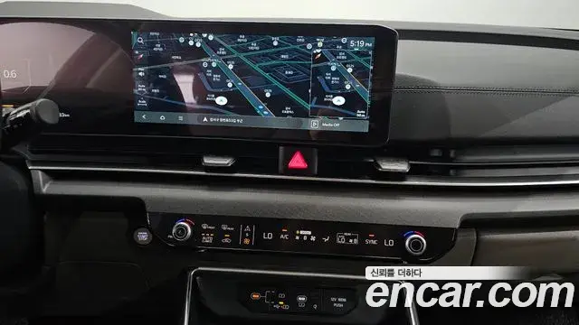 Kia Carnival 2025 — Şəkil 32/35