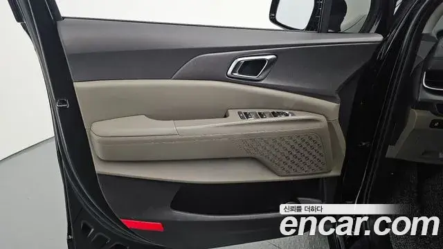 Kia Carnival 2025 — Şəkil 4/35