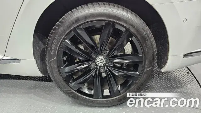 Volkswagen Arteon 2019 — Şəkil 18/37