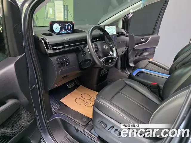 Hyundai Staria 2024 — Photo 2/20