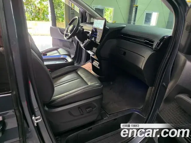 Hyundai Staria 2024 — Photo 14/20