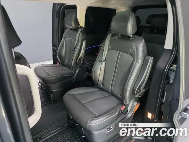 Hyundai Staria 2024 — Photo 8/20